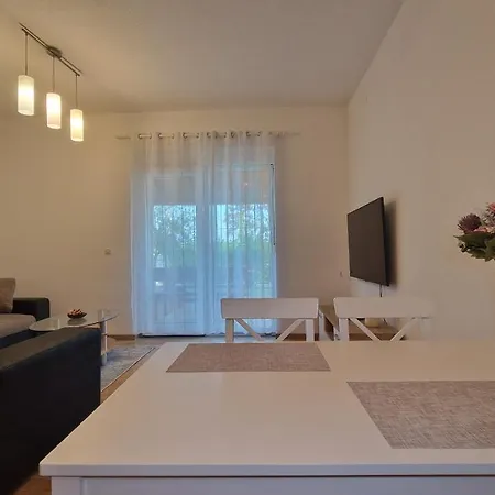 Apartment In Rijeka, Free Parking And Large Terrace, 15min Drive From The *