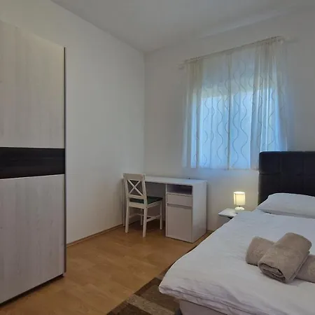 In Rijeka, Free Parking And Large Terrace, 15min Drive From The Apartment Rijeka