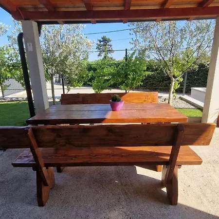 In Rijeka, Free Parking And Large Terrace, 15min Drive From The Apartment *