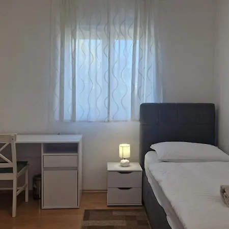 Διαμέρισμα In Rijeka, Free Parking And Large Terrace, 15min Drive From The Ριέκα