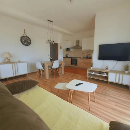 In Rijeka, Free Parking And Large Terrace, 15min Drive From The Apartment