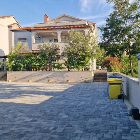 In Rijeka, Free Parking And Large Terrace, 15min Drive From The Apartment Rijeka