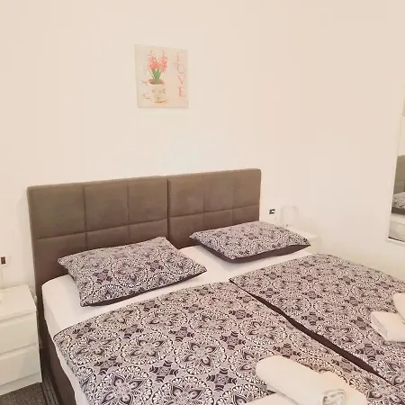 In Rijeka, Free Parking And Large Terrace, 15min Drive From The * غييكا