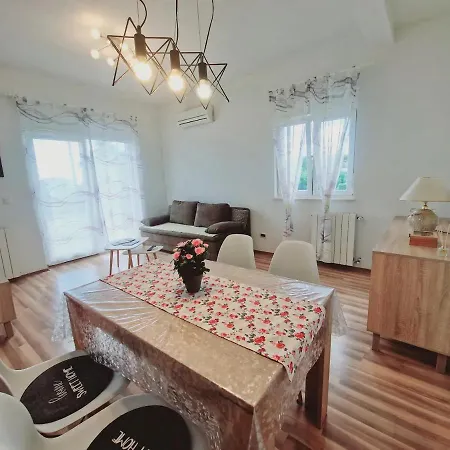 In Rijeka, Free Parking And Large Terrace, 15min Drive From The * غييكا