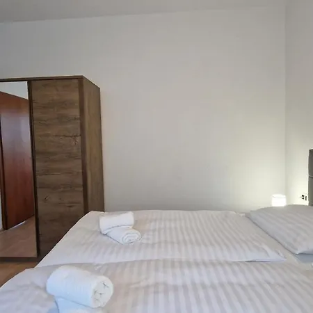 In Rijeka, Free Parking And Large Terrace, 15min Drive From The شقة *
