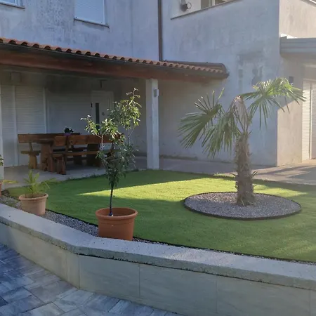 In Rijeka, Free Parking And Large Terrace, 15min Drive From The Apartment